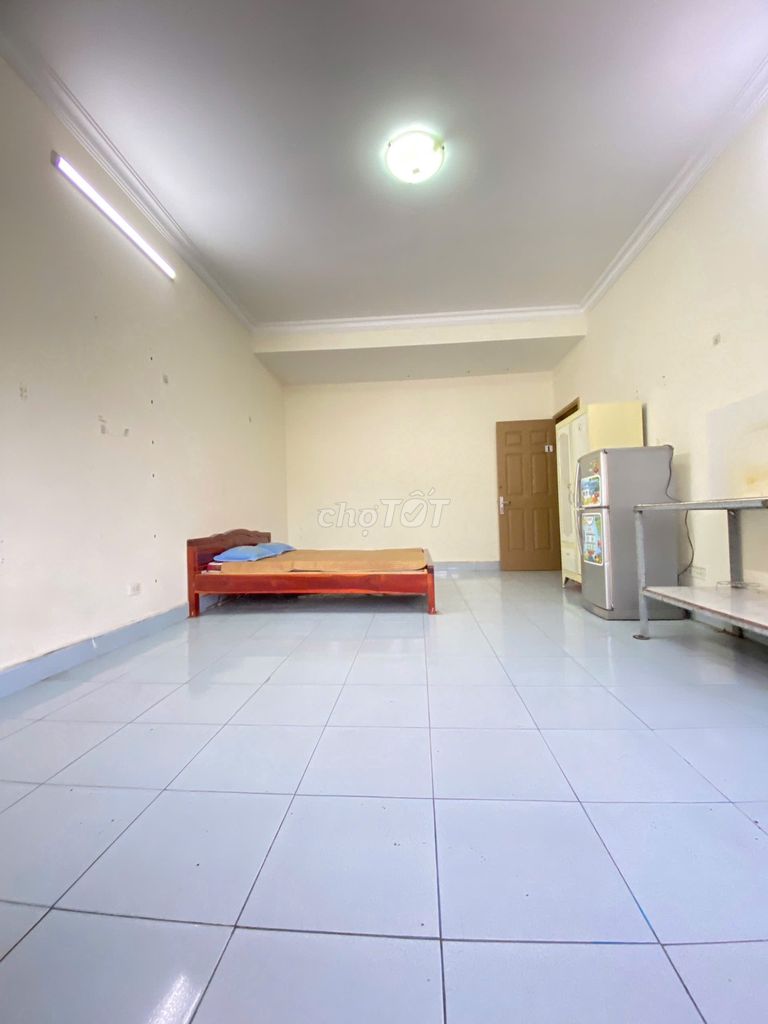 The boarding room is at the University of Law near Ping Zhao Bridge