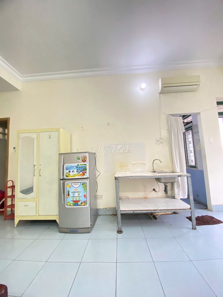 The boarding room is at the University of Law near Ping Zhao Bridge