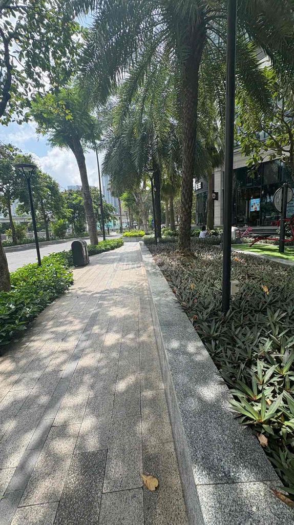 Renthouse District 1 at Vinhomes Golden River BaSon.