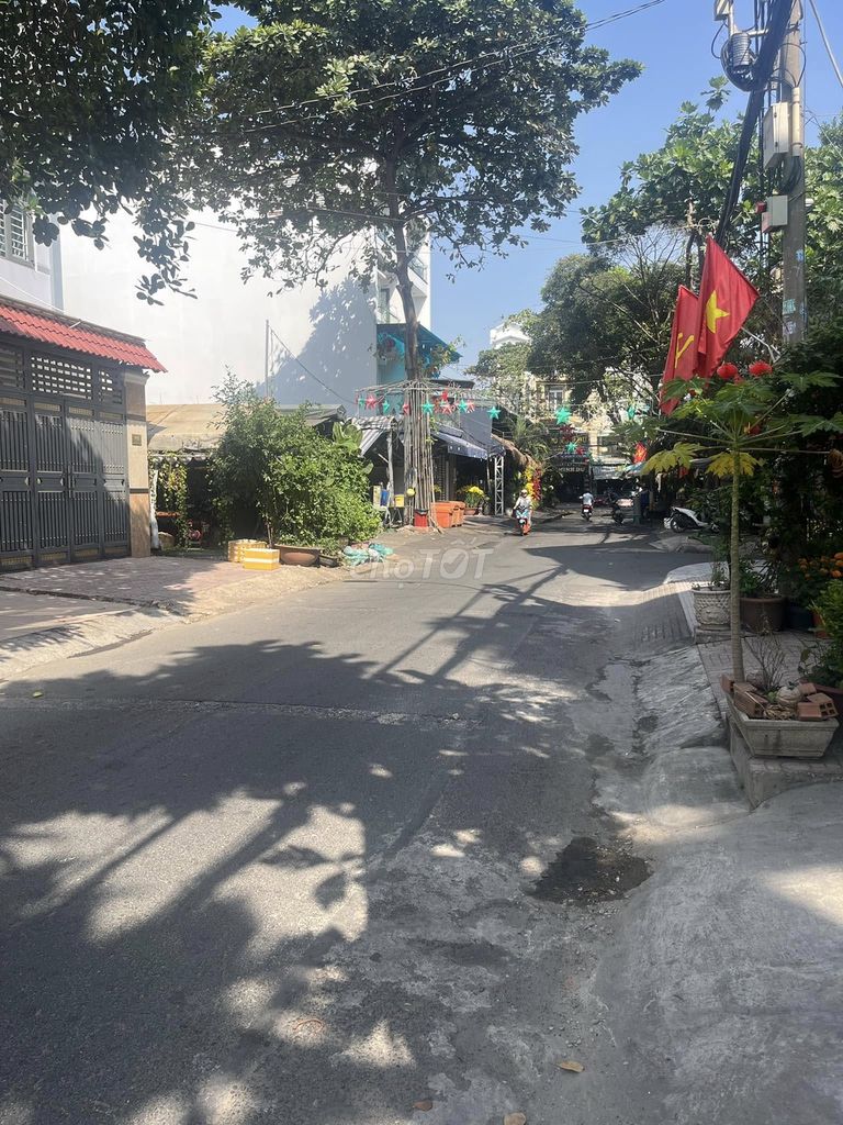We'll have the name house on short notice. One 30th Street, area four hundred and twenty meters, three panels, 18 million a month.