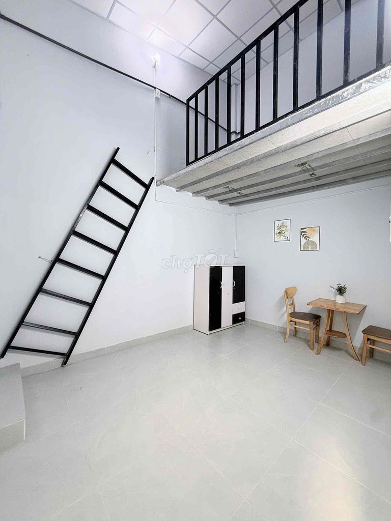 Rent a room full of furniture near the University of Parole.