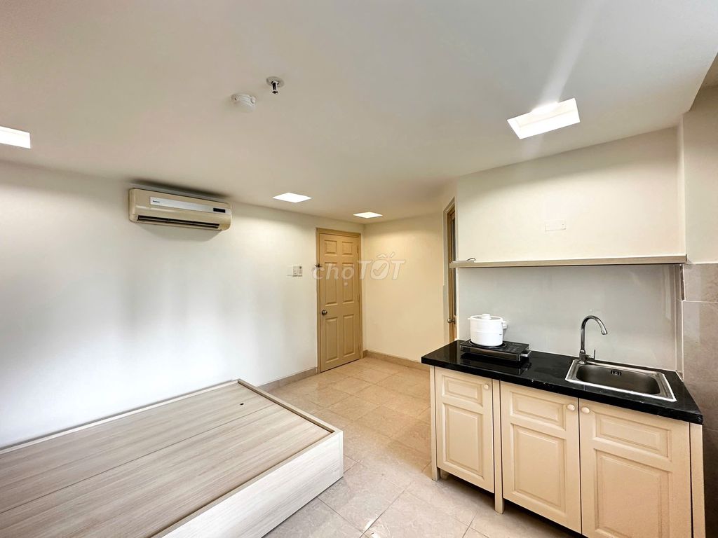 High school suites, low-level lotte mart, near the University of Honor.
