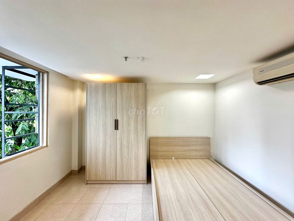 High school suites, low-level lotte mart, near the University of Honor.