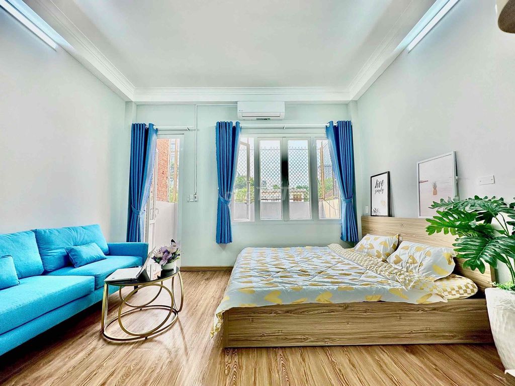 Rent a full-size bedroom in District 1 near the mall, coffee