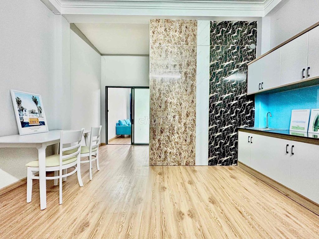 Rent a full-size bedroom in District 1 near the mall, coffee