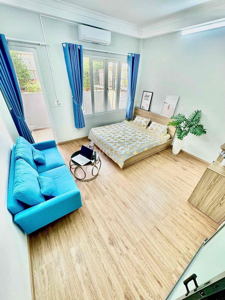 Rent a full-size bedroom in District 1 near the mall, coffee