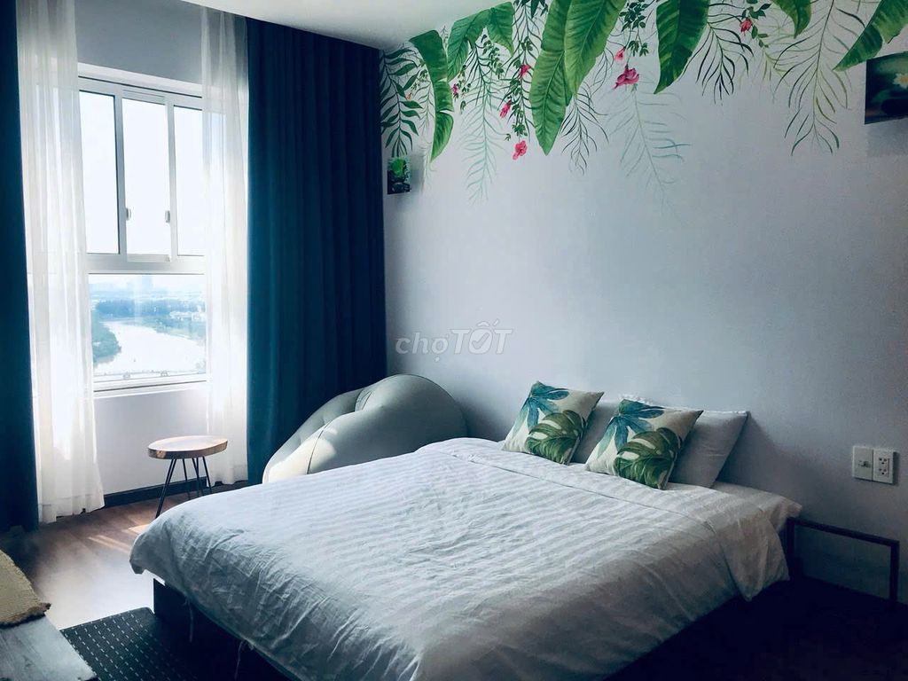 Sunrise Riverside rents two nice bedrooms.