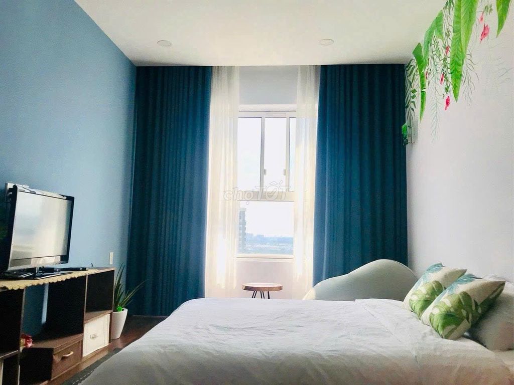 Sunrise Riverside rents two nice bedrooms.