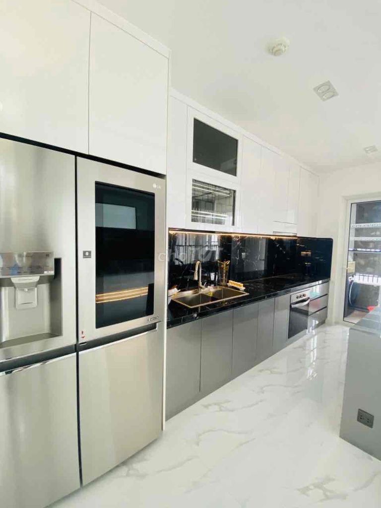Renting Sunrise CityView District 7h: