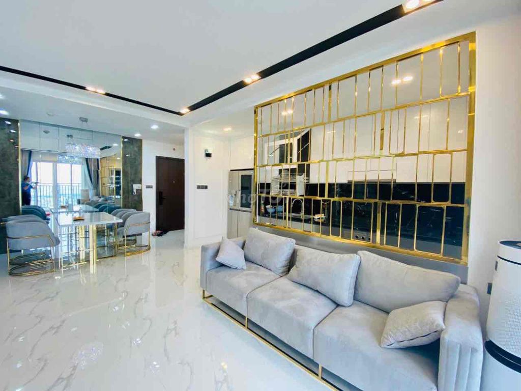 Renting Sunrise CityView District 7h: