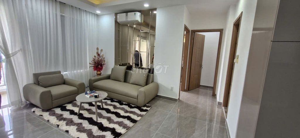 Sunrise Riverside rents a two-room apartment.