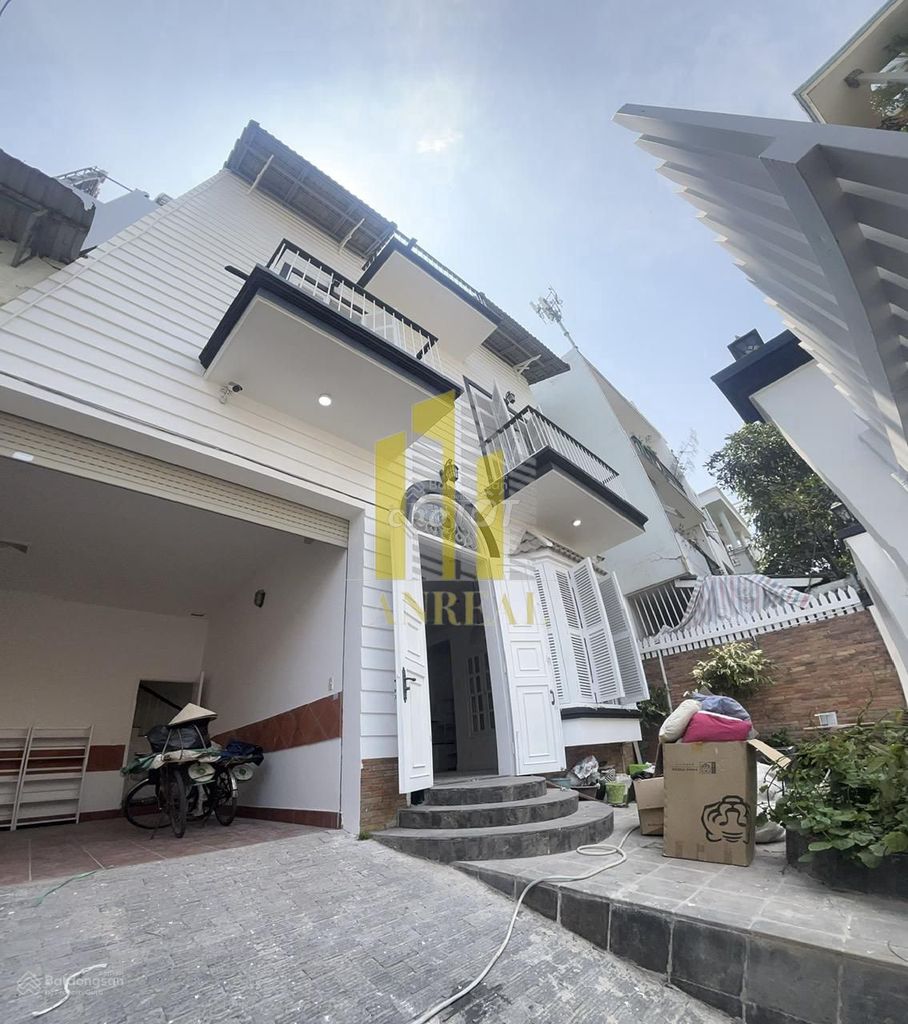 Thảo Điền for 50 million rent.