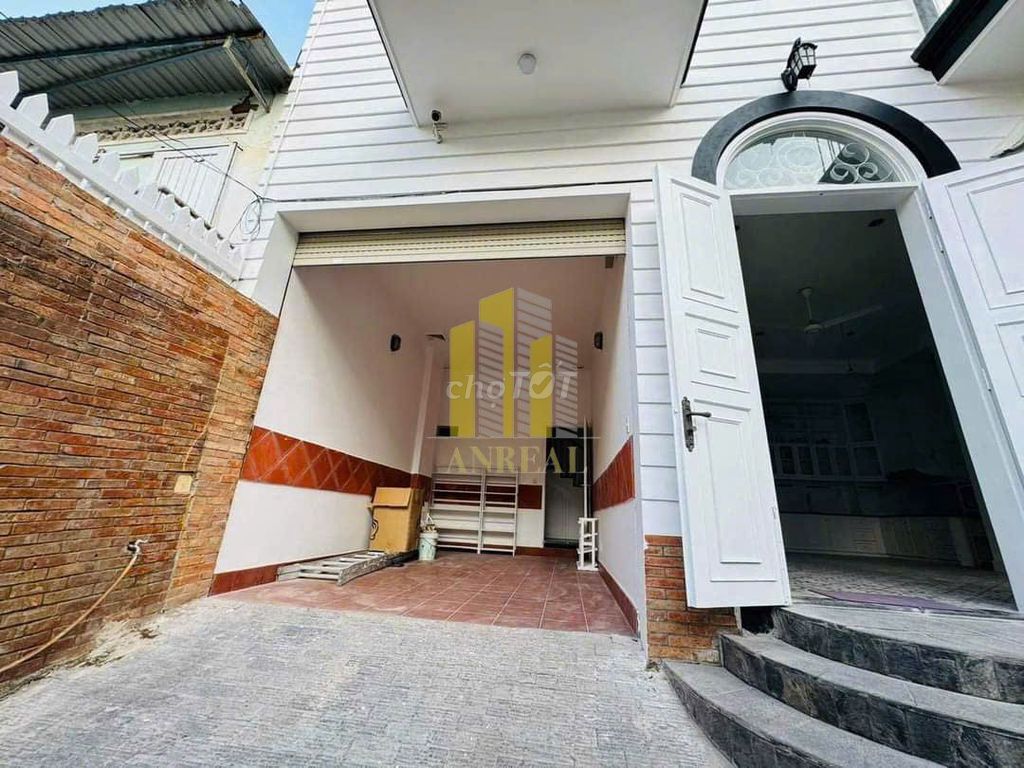 Thảo Điền for 50 million rent.