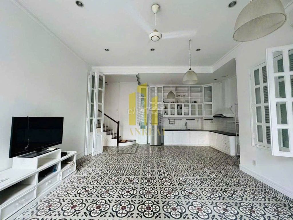 Thảo Điền for 50 million rent.