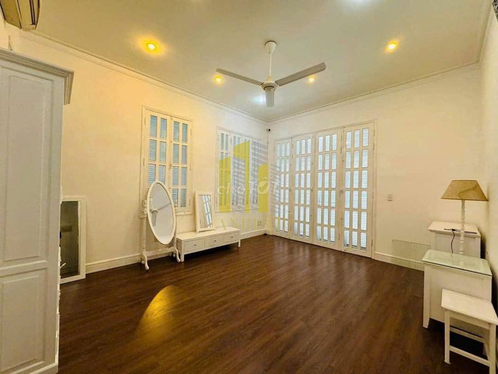 Thảo Điền for 50 million rent.