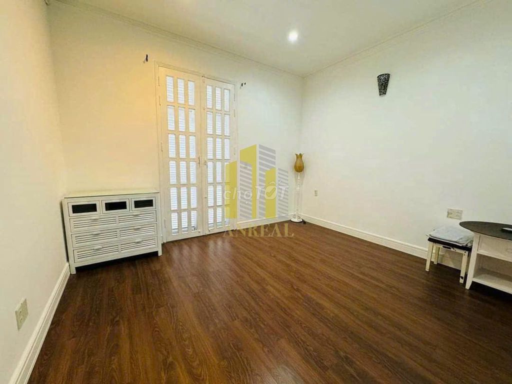Thảo Điền for 50 million rent.