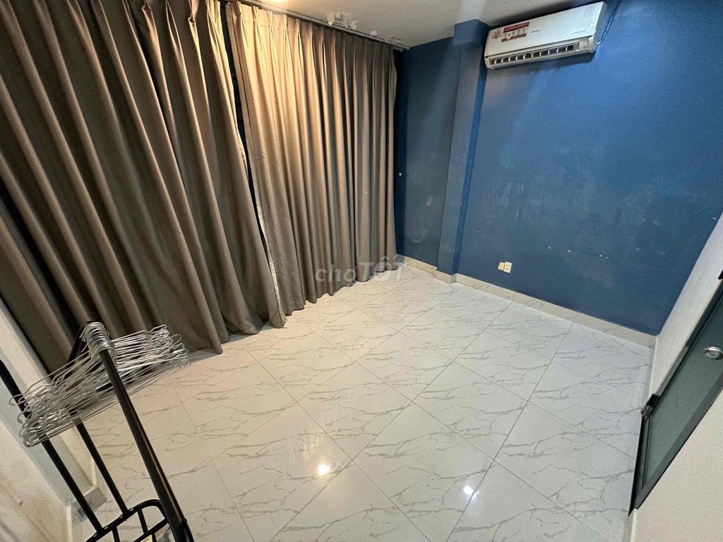 Rent the entire ground floor one floor. Two bedrooms. Two toilets.