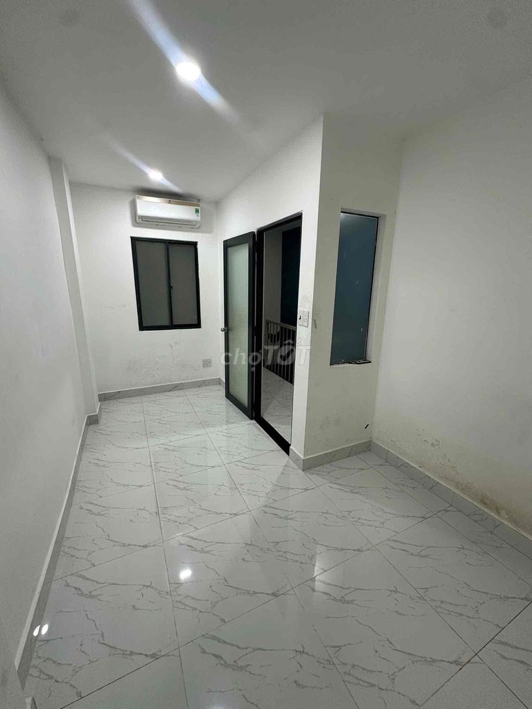 Rent the entire ground floor one floor. Two bedrooms. Two toilets.