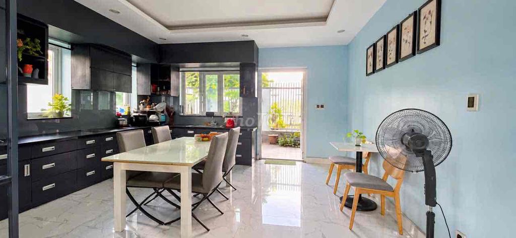 Rent the villa, river view. It's 50 million a month. _Month floor area