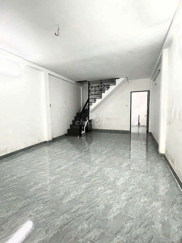 Trần Thái Tông alley house - 5 X25 M - 3 bedroom - car yard wide