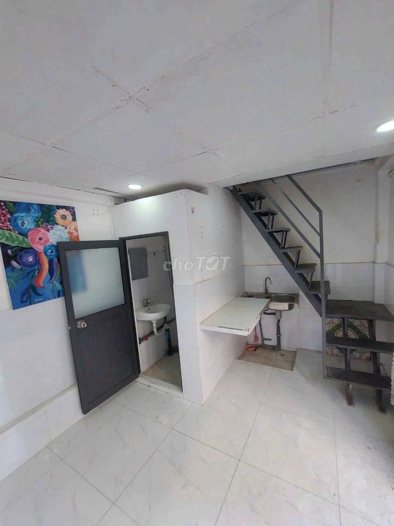 Rent the Âu Dương Lân-7-3 Front Street.