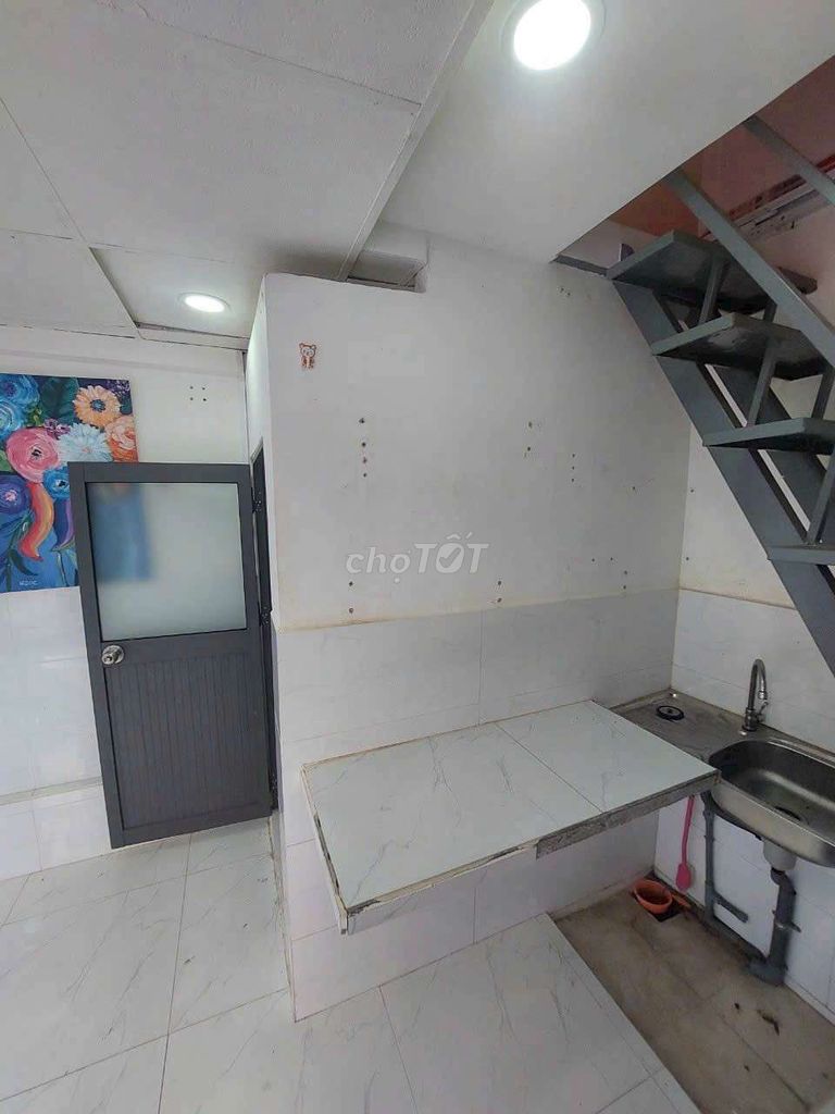 Rent the Âu Dương Lân-7-3 Front Street.