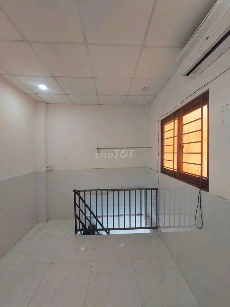 Rent the Âu Dương Lân-7-3 Front Street.