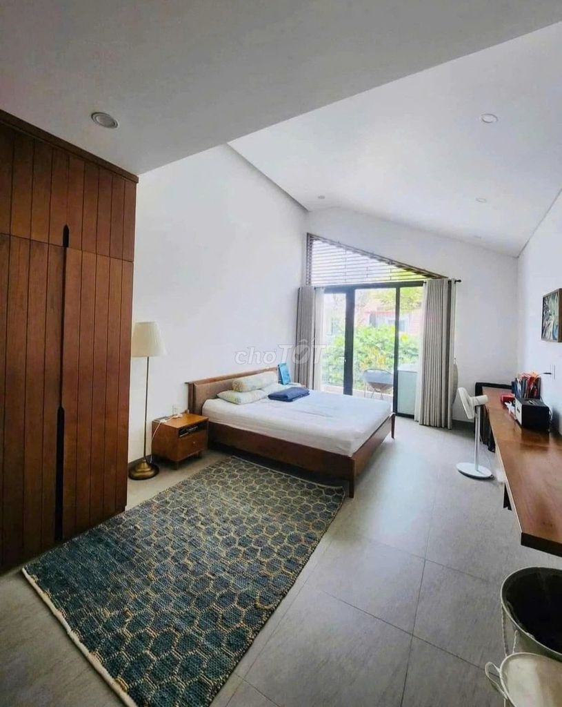 Nguyễn Cừ root, Thảo Điền, District 2-1 1st Land 2 floors, pool. It costs 70 million a month.