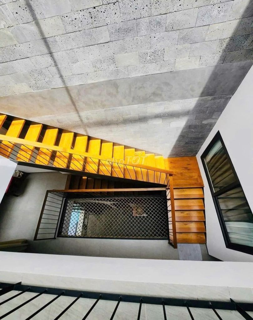 Nguyễn Cừ root, Thảo Điền, District 2-1 1st Land 2 floors, pool. It costs 70 million a month.