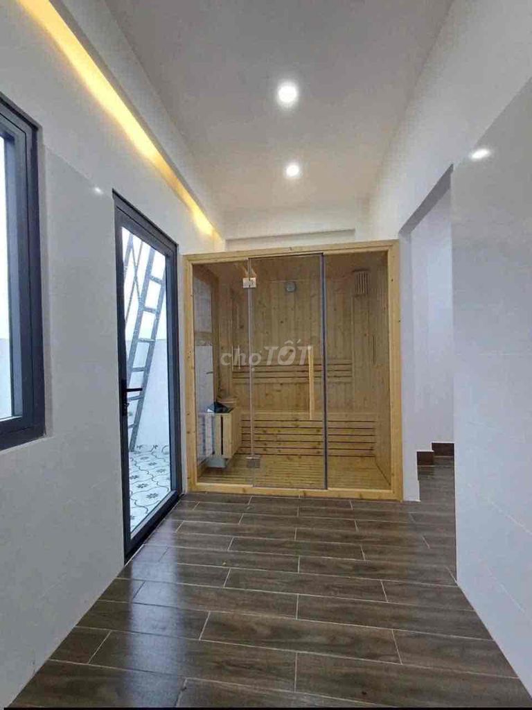 To rent furniture. area: 4.5 x13, for 15 million.