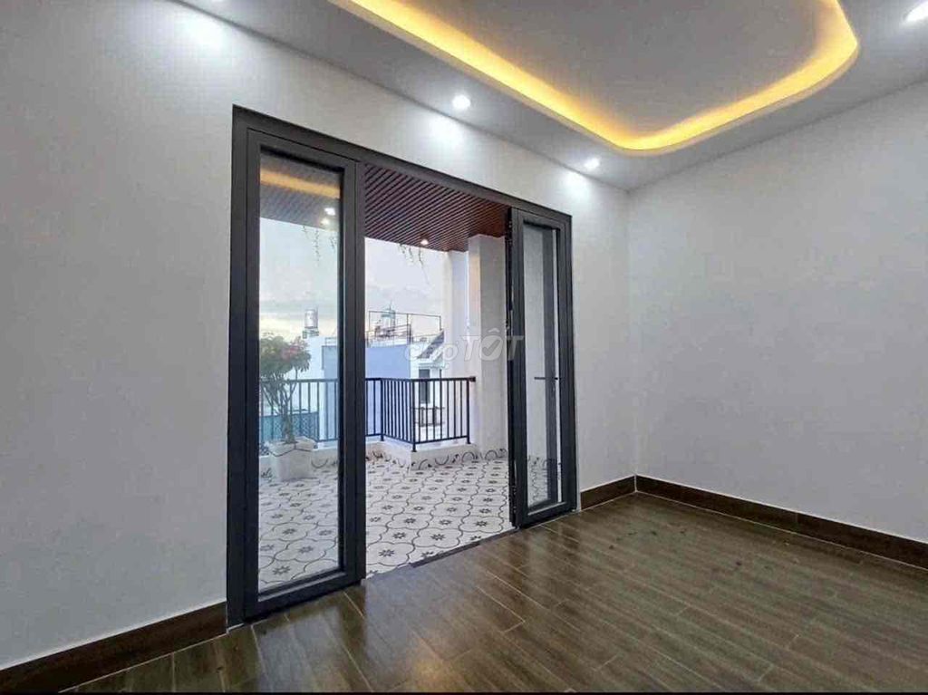 To rent furniture. area: 4.5 x13, for 15 million.