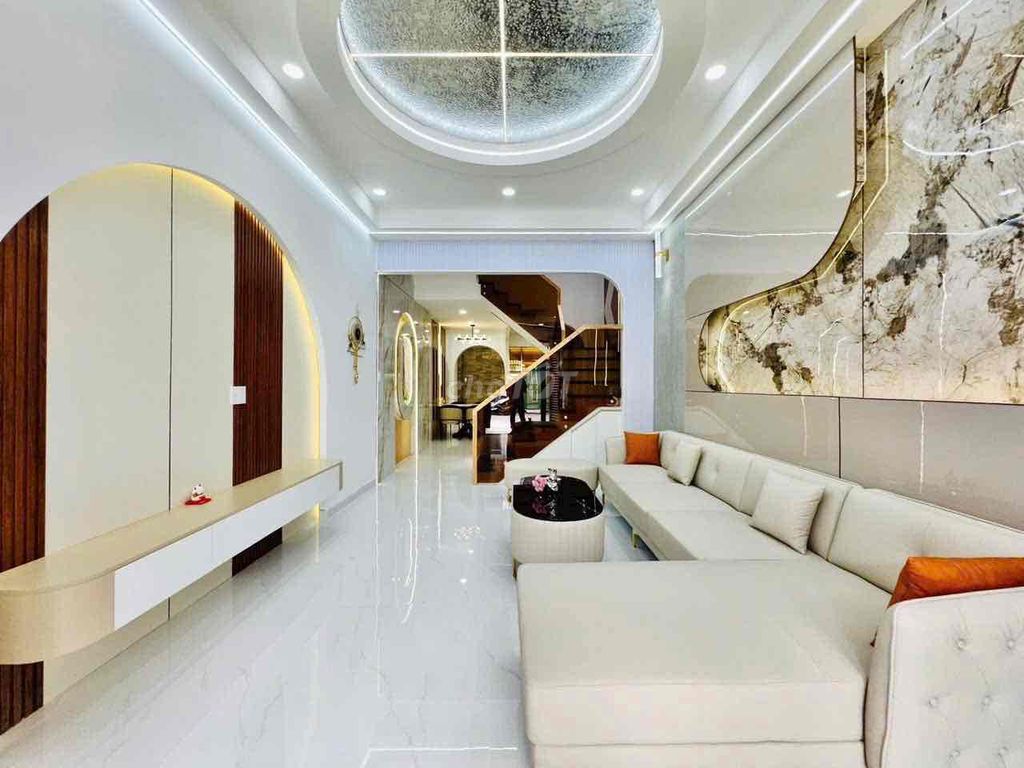 Let's rent Phan Huy Ích Street right here. Empt area 4.2 x18. 3th floor bedroom.