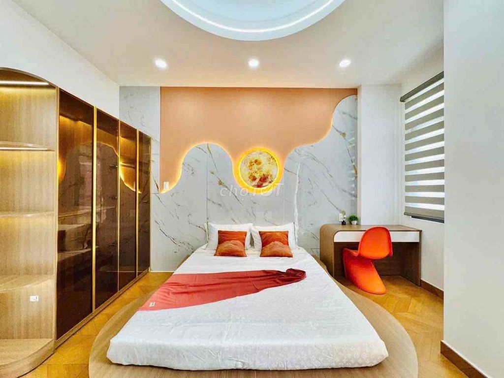 Let's rent Phan Huy Ích Street right here. Empt area 4.2 x18. 3th floor bedroom.