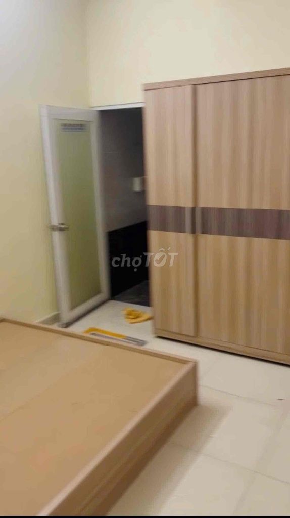 4 bedroom 5 toilets. Car road