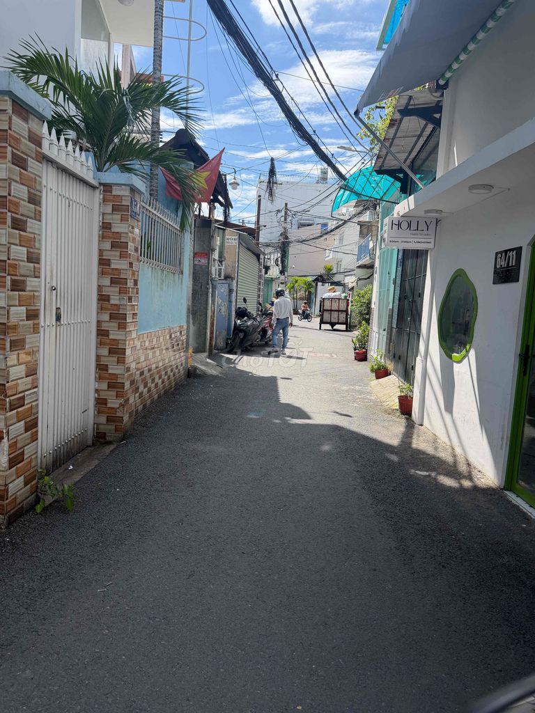 Rent the entire place near the airport.