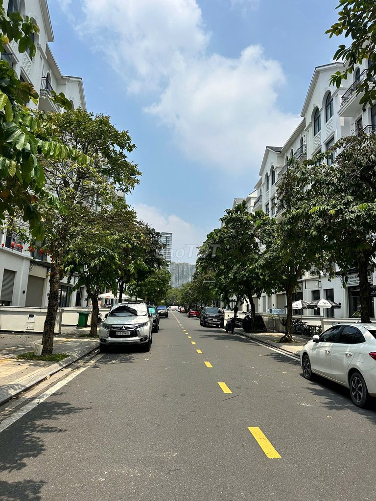 Rent a house on the street of the kattan - 16th floor of a nice business