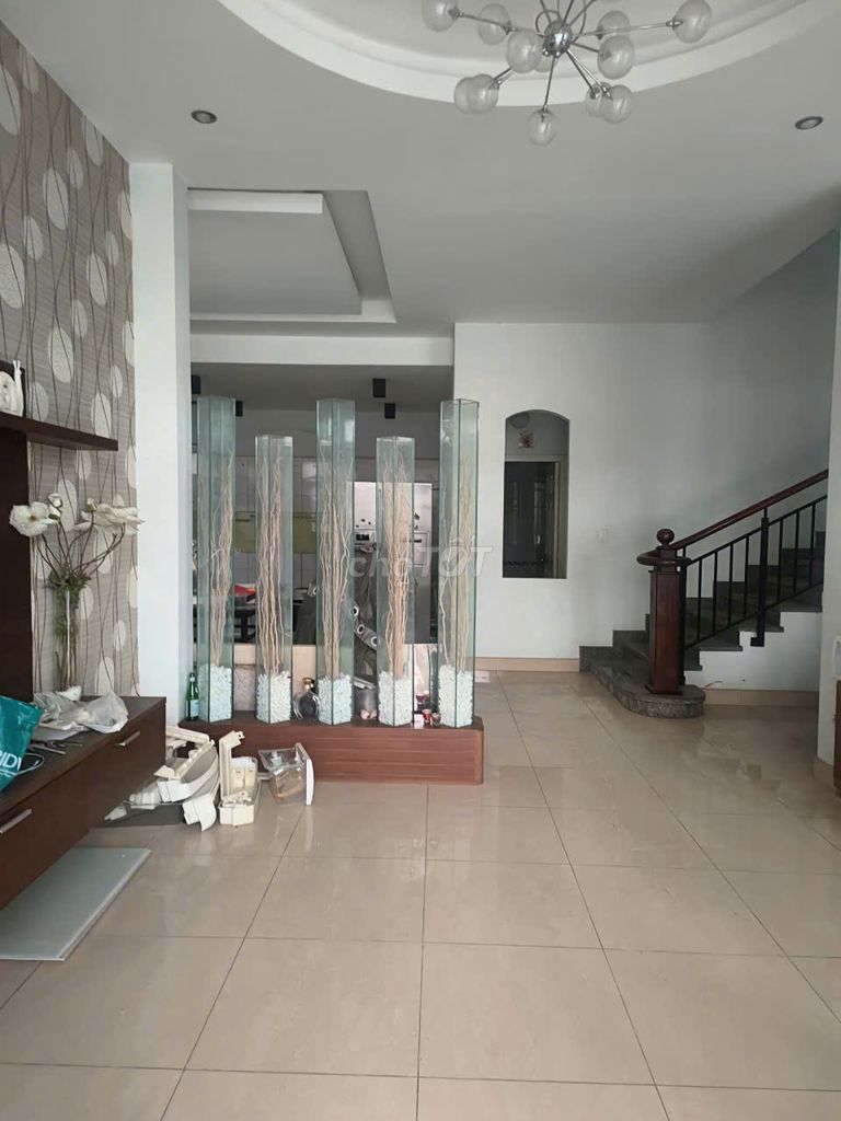 Rent the mansion-- beautiful, broad, productive-- Q. Tân Bình