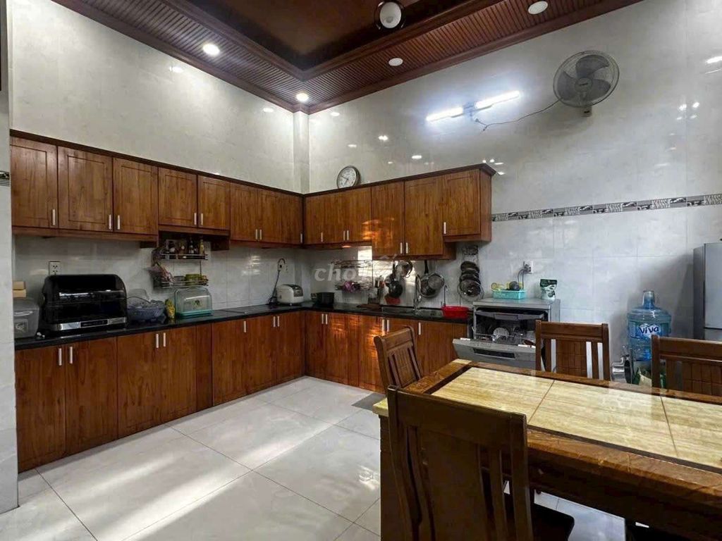 Super nice place, Linh Đông. 1 Mt 3th floor 4 bedroom 4 toilets
