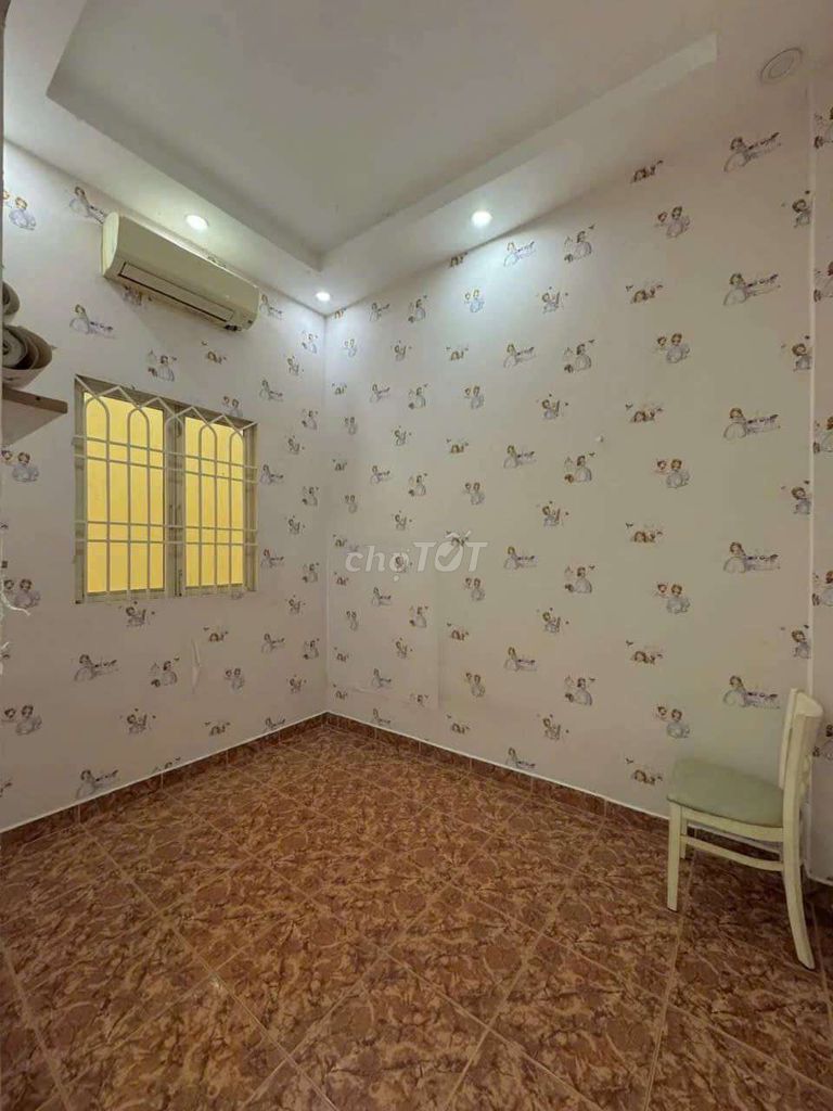 Nice place on the second floor. Two bedrooms.