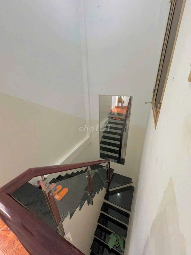 Nice place on the second floor. Two bedrooms.