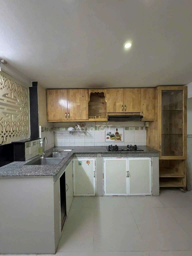 Nice place on the second floor. Two bedrooms.