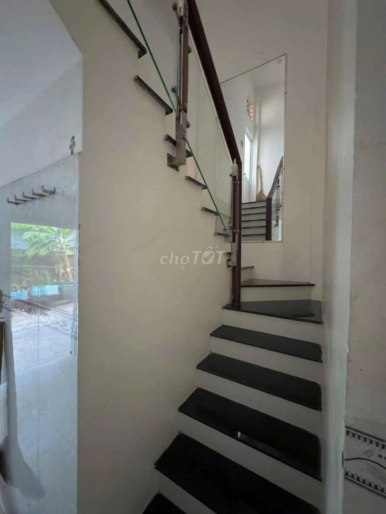 Nice place on the second floor. Two bedrooms.