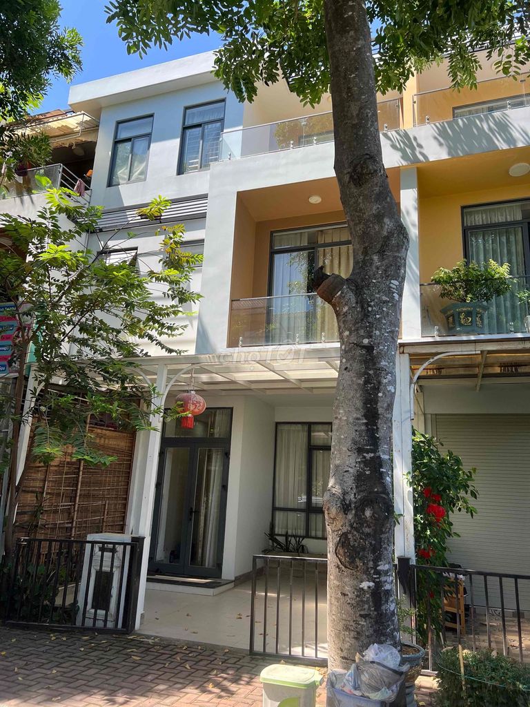 Rent Kadc River Park near Global City for 16 million a month.