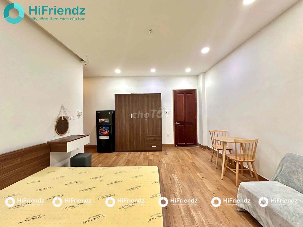 The Gần Bến Xe Quận 8 area kitchen is clear to the center.