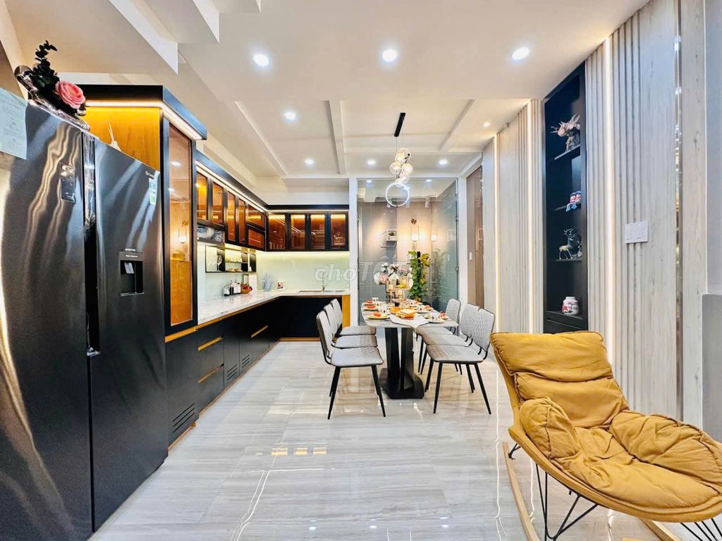 The Fullland 7 m-Phạm Văn Chiêu 4 x17 m 4 floors 6 room 6 toilets