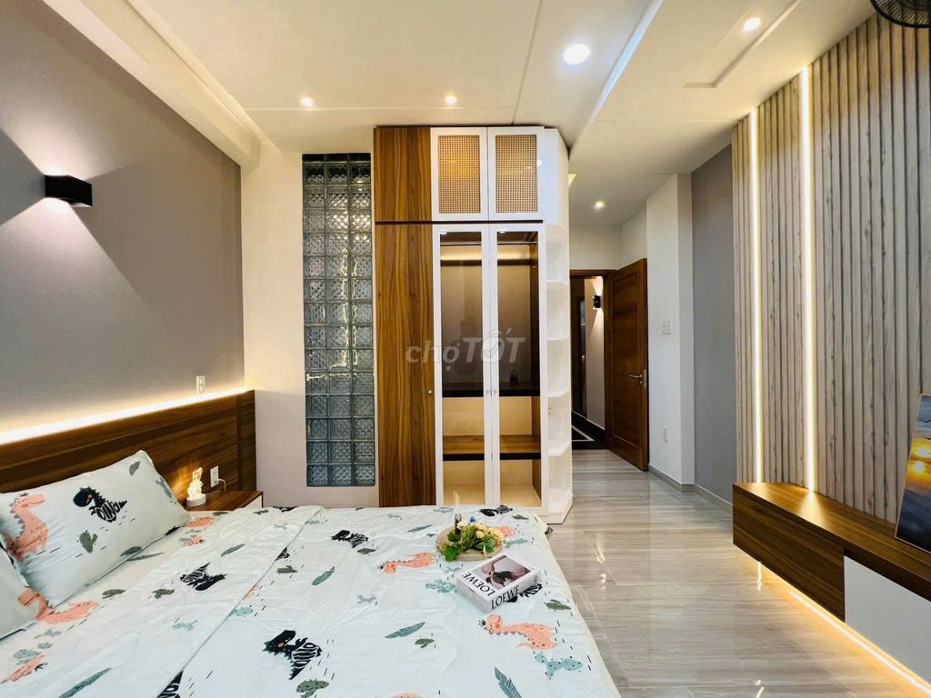 The Fullland 7 m-Phạm Văn Chiêu 4 x17 m 4 floors 6 room 6 toilets