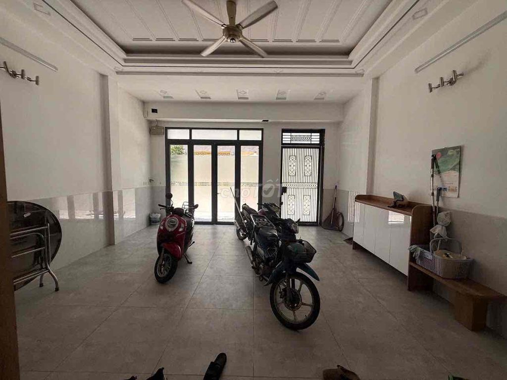 Rent the original Nhà Bè bedrooms plus 5 toilets full of property 25 million a month.