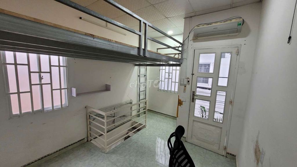 The county principal, 6 Tân Hòa Đông.6 m.2 car alley, has air conditioning available.