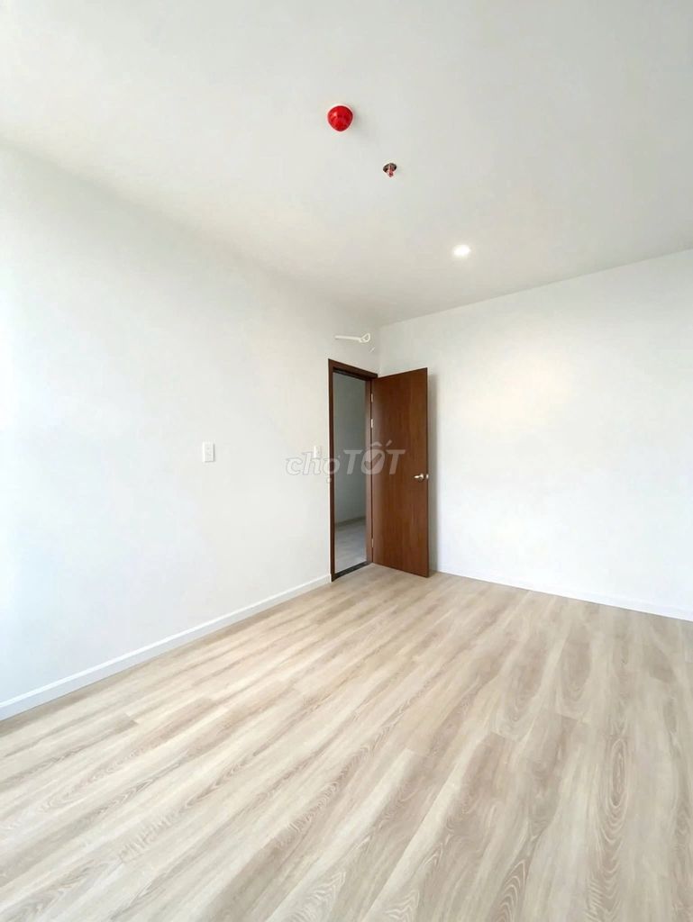 Just got off to work, and I'd like you to share two bedrooms. 5.7 million to Fen!