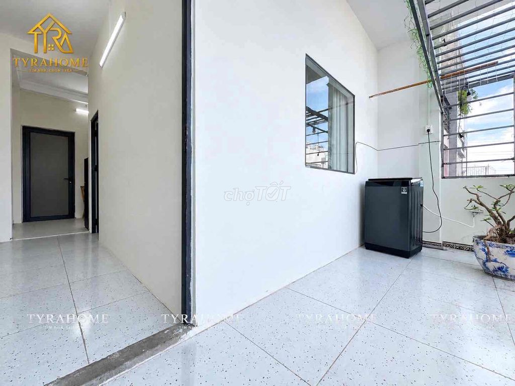 Super penthouse. One bedroom. - Cut off the kitchen. - The balcony. - Private garden.